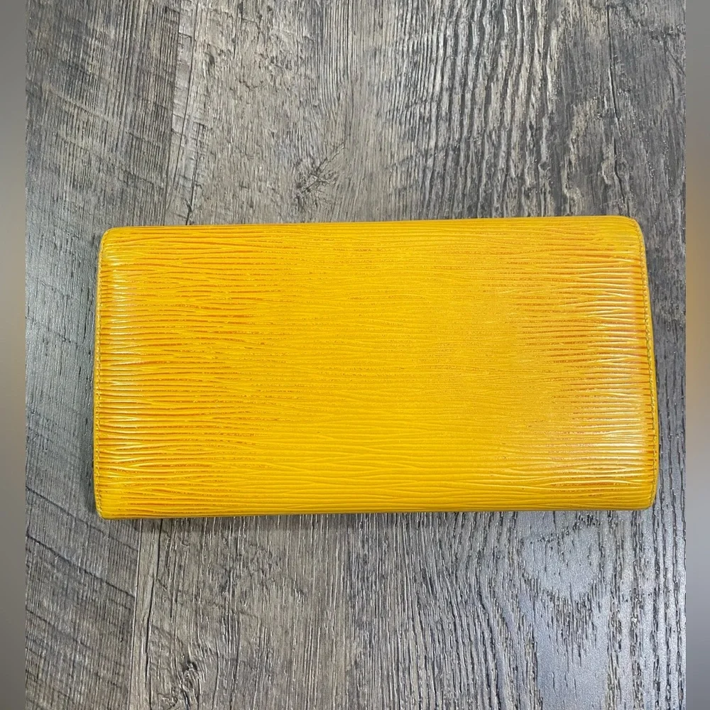 LOUIS VUITTON Epi Leather Sarah Wallet